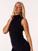 [women] Avalon is wearing S