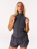 [women] Avalon is wearing S