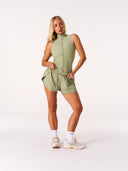 [women] Avalon is wearing S
