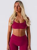 [women] Avalon is wearing S