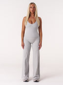 [women] Avalon is wearing M