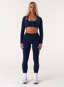 [women] Avalon is wearing S