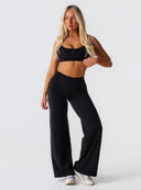 [women] Avalon is wearing size XS