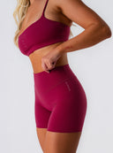 [women] Avalon is wearing S