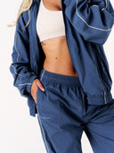 [women] Avalon is wearing XS