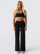 [women] Avalon is wearing size XS