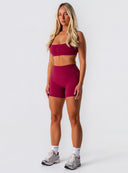 [women] Avalon is wearing S