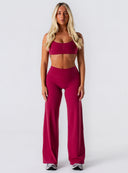 [women] Avalon is wearing S