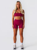 [women] Avalon is wearing S