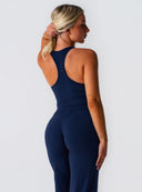 [women] Avalon is wearing S