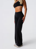 [women] Avalon is wearing size XS