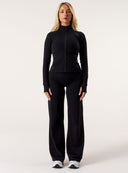 [women] Avalon is wearing XS