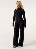 [women] Avalon is wearing XS