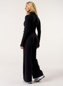[women] Avalon is wearing XS