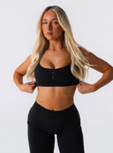 [women] Avalon is wearing S