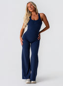 [women] Avalon is wearing S