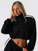 [women] Avalon is wearing size XS