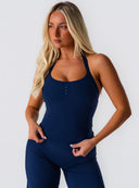 [women] Avalon is wearing S