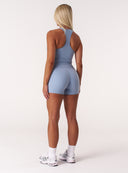 [women] Avalon is wearing M