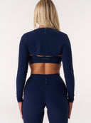 [women] Avalon is wearing S