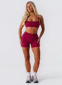 [women] Avalon is wearing S