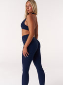 [women] Avalon is wearing S