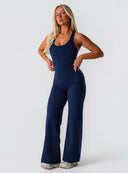 [women] Avalon is wearing S