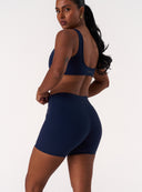 [women] Esha is 179cm wearing M