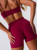 [women] Avalon is wearing S