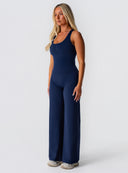 [women] Avalon is wearing S
