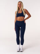 [women] Avalon is wearing S