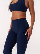 [women] Avalon is wearing S